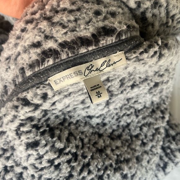 Express Sherpa jacket. Size medium! - Picture 4 of 4